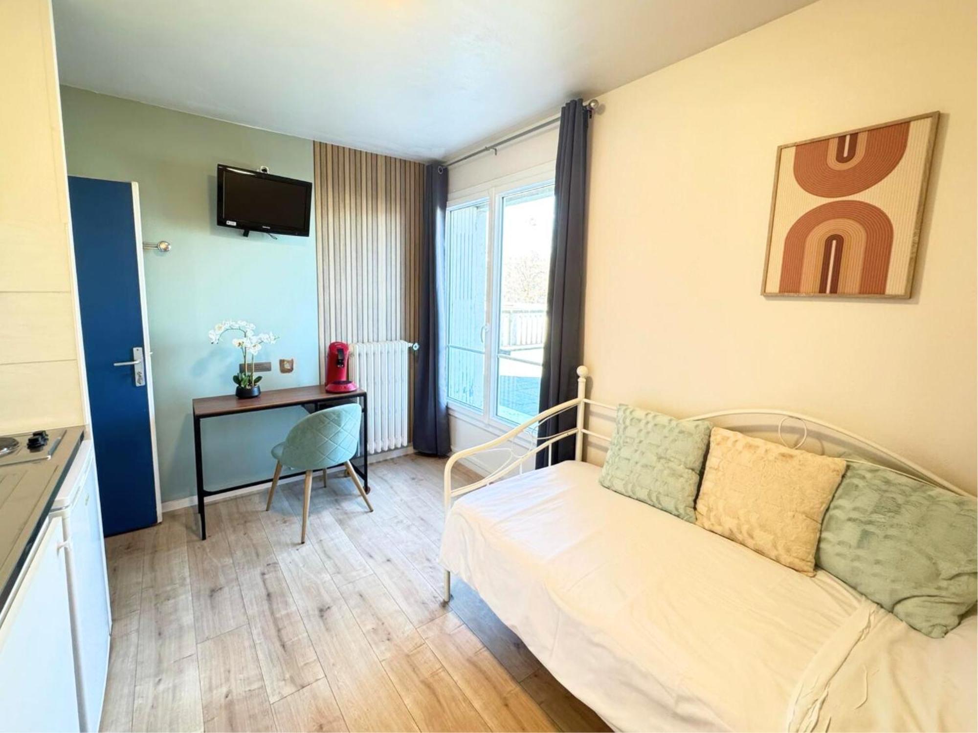 Studio Apartment